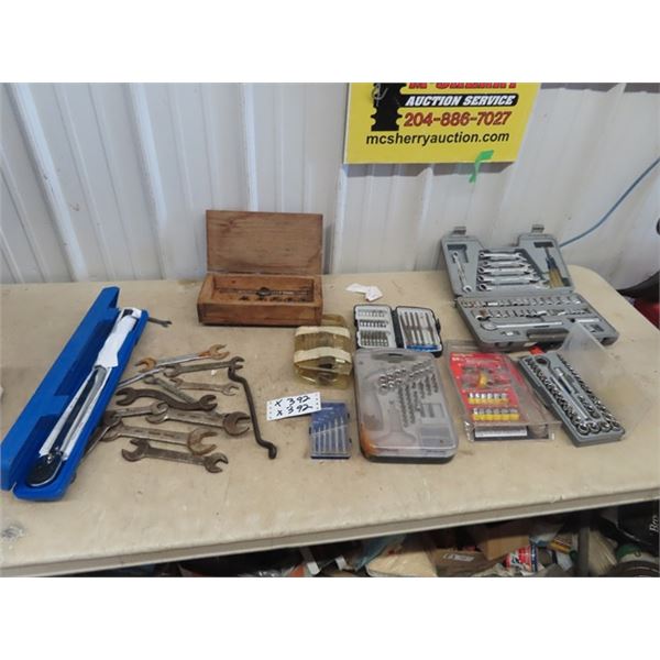 1/2"  150LB Torque Wrench, Wrenches, Sockets, Plus More