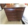 Image 1 : (WE) 4 Drawer Dresser 37" x 32" x 16"