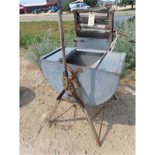 Swing Tub Style Washing Machine w Wringer