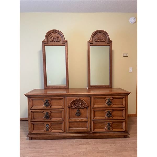 DRESSER WITH DOUBLE MIRRORS