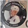 Image 3 : Gary Roberts 2002 Upper Deck Hockey Card and Toronto Maple Leafs 2003/04 Mini Puck