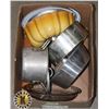 Image 1 : BOX OF POTS AND PANS