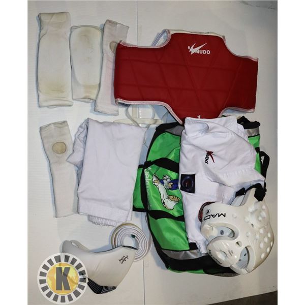 ESTATE BAG OF  KIDS' TAEKWONDO EQUIPMENT