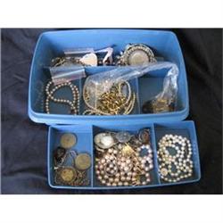 009: Green Box of Jewelry