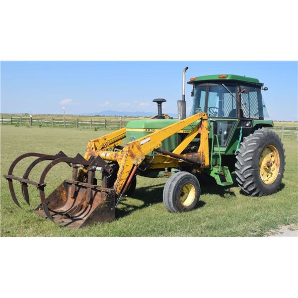 John Deers 4320 Tractor with Ezee On Loader