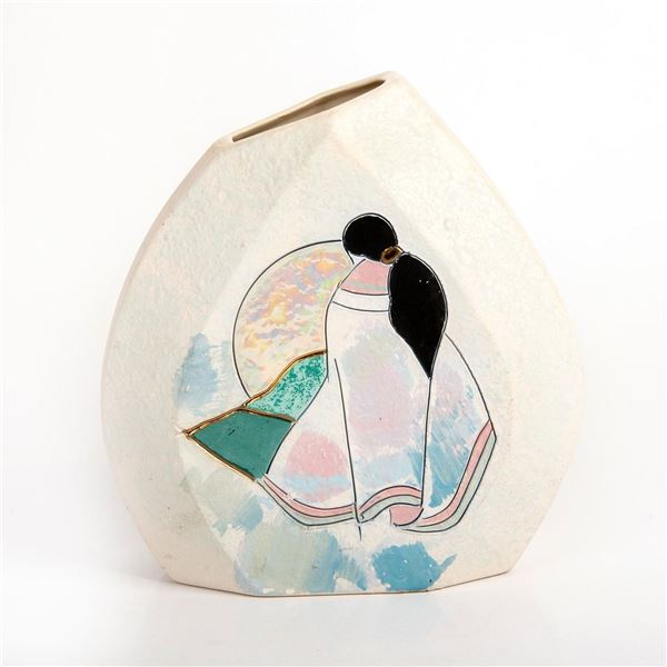 NATIVE AMERICAN DECORATIVE VASE