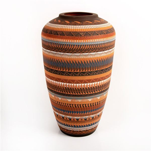 AGNES WOODS NAVAJO POTTERY VASE
