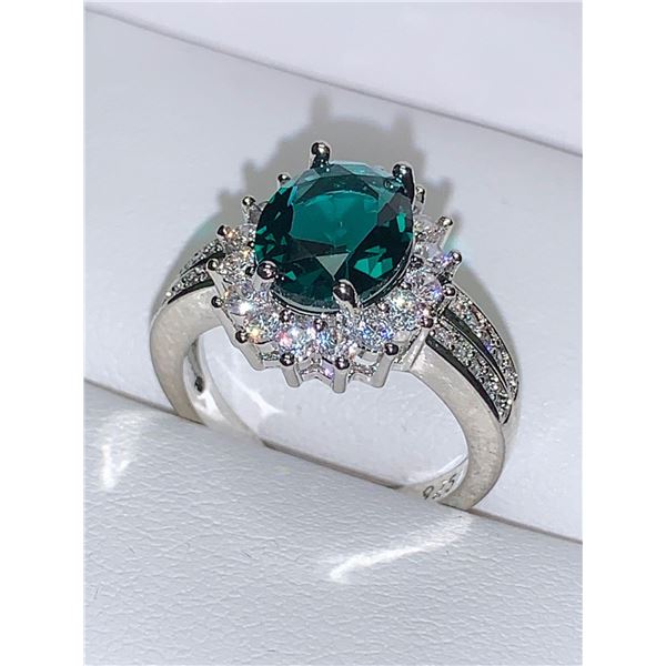 Ladies Oval Cut Emerald Style Solitaire .925 silver Cluster dress ring - size 7 NEW