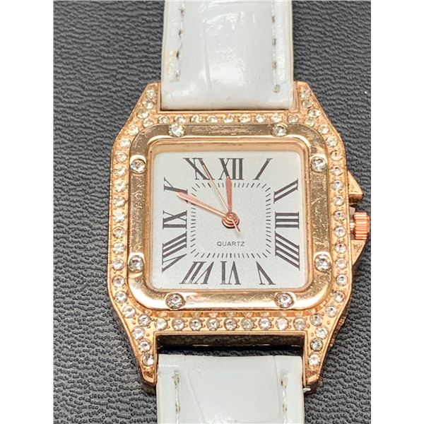 Ladies New Quartz Dress Wrist Watch with leather strap