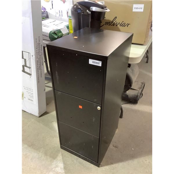 File Cabinet (No Key) (14.5in x 18in x 35.5in)