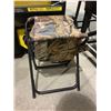 Image 1 : Grizzly Outdoors Hunting Stool