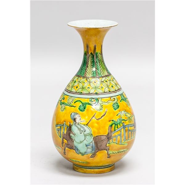 Chinese Yellow Famille Rose Porcelain Vase Jiajing