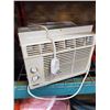 Image 1 : Danby 5,000 btu window air conditioner working