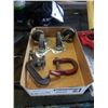 Image 2 : 2 TRAYS OF CHAIN CINCH, CASTERS, SHACKLE AND CLAMP