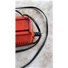 Image 8 : HILTI TE 2-a18 CORDLESS ROTARY HAMMER WITH BATTERY AND CHARGER WORKING