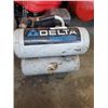 Image 4 : DELTA DUAL TANK SHOPMASTER AIR COMPRESSOR WORKING