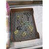 Image 2 : TRAY OF GLOW IN THE DARK INSECT KEYCHAINS AND STICKERS