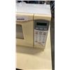 Image 2 : SYLVANIA MICROWAVE - WORKING