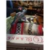 Image 3 : BOX OF BLANKETS AND TRAY OF HATS