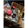Image 2 : BOX AND TRAY OF VINTAGE KITCHEN ITEMS AND LIGHTBULBS
