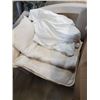 Image 5 : Lot of designer pillows, mattress pad and covers