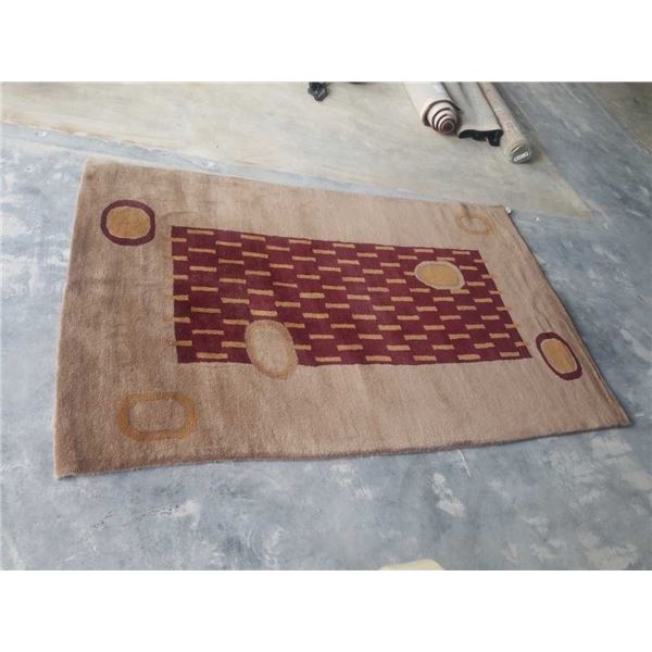 RED AND BROWN TUFTED AREA CARPET 59 X 95 INCHES 100% WOOL HAND MADE IN INDIA