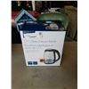 Image 1 : As new Insignia Electric Kettle - 1.7L - Glass tested and working