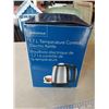 Image 2 : As new Insignia Electric temperature control Kettle - 1.7L tested and working