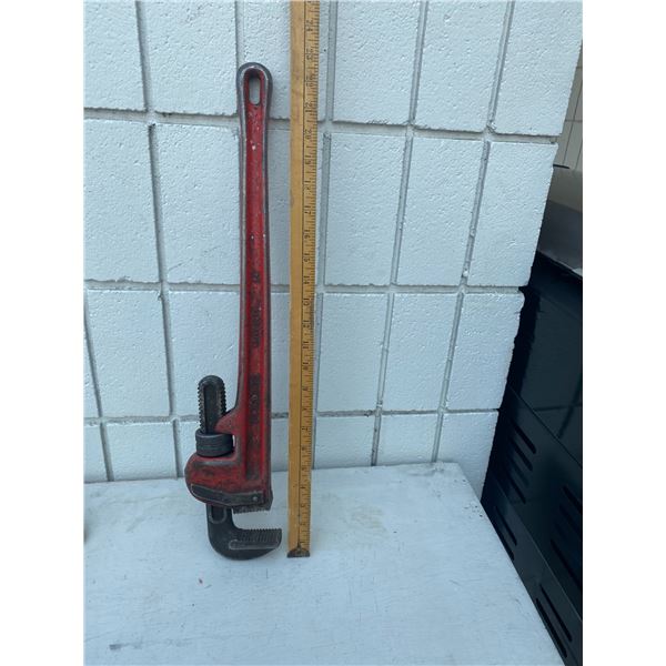 Large pipe wrench