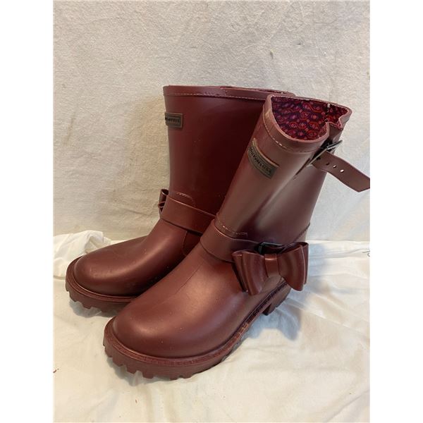 Juicy Couture size 6 boots