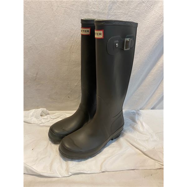 Hunter boots medium Size 6