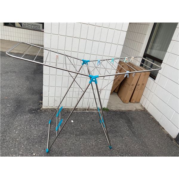 Folding clothing rack