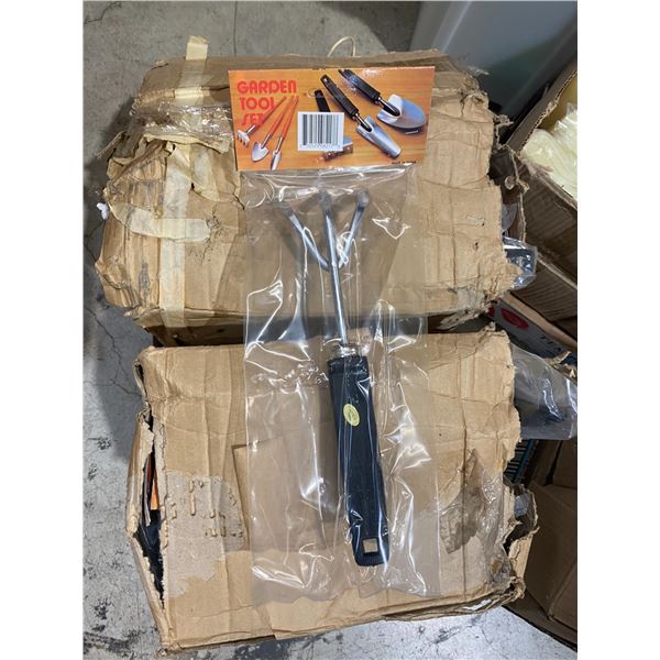 8 cases garden rackes