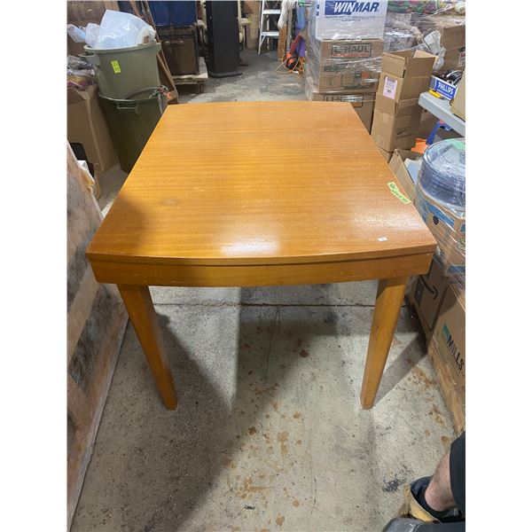 Vintage table ,4 chairs and leaf