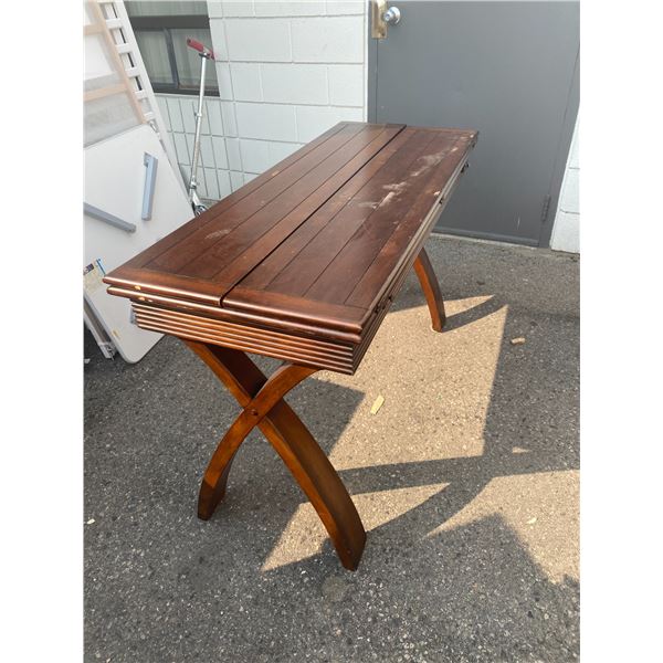 Folding table