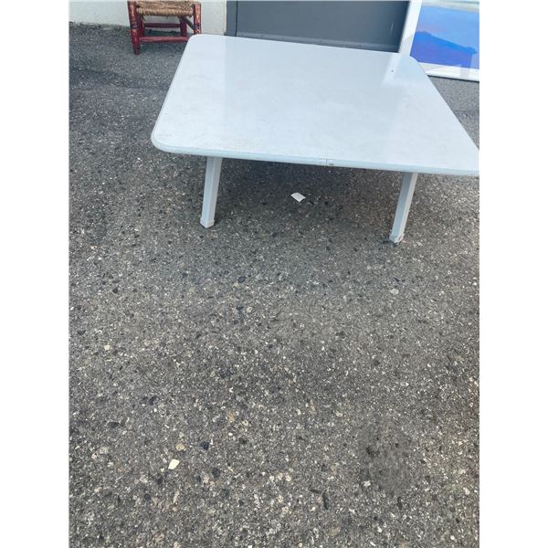Short table folding legs