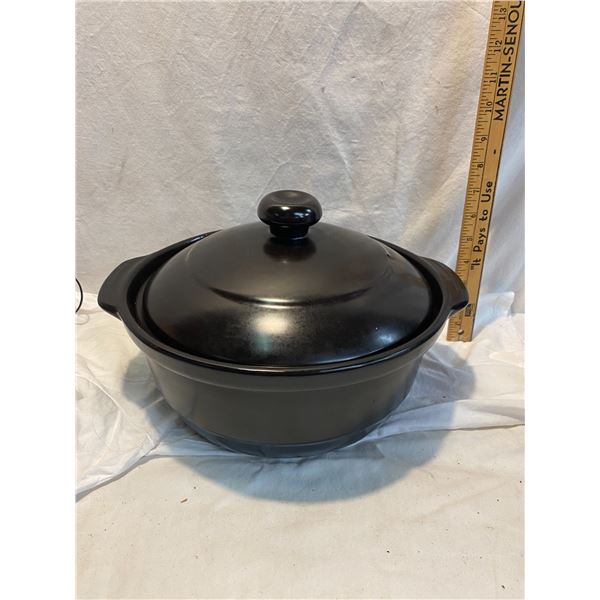 Pottery lidded pot