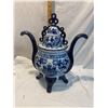 Image 1 : Blue and white lidded container