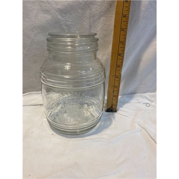 Cracker Barrel style 1 1/2 quart lidded container