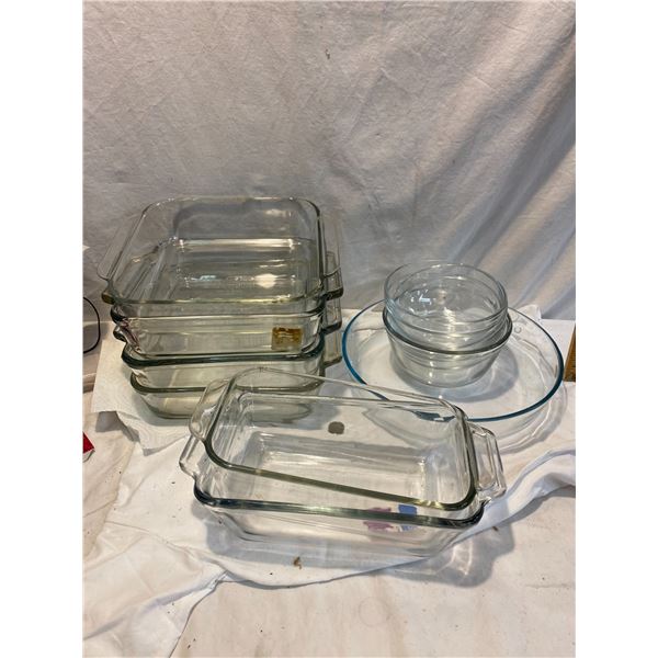 Lot of glass baking pans