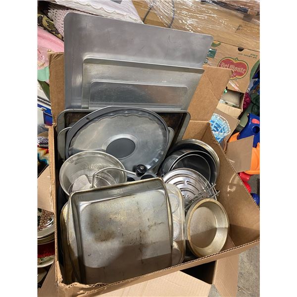 Lot of bakeware