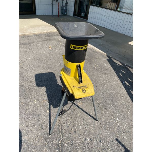 Lawn master chipper/shredder
