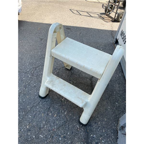 Rubbermaid step