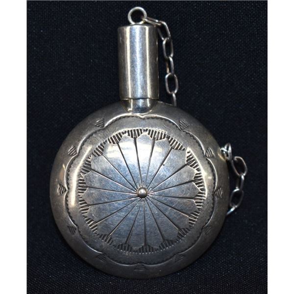 NAVAJO INDIAN TABACO CANTEEN