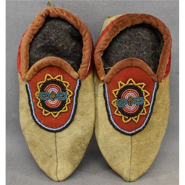 EASTERN WOODLAND INDIAN MOCCASINS