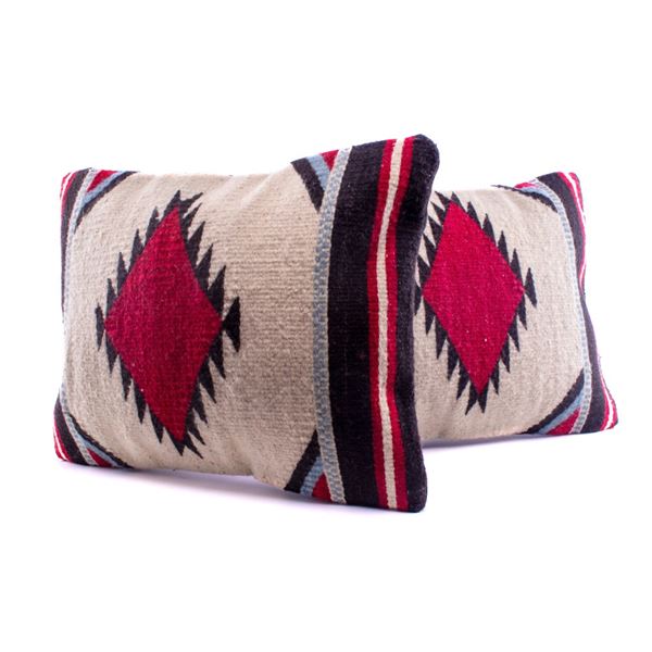 First Mesa Wool Set of Two Pillows Pedro Gutierrez