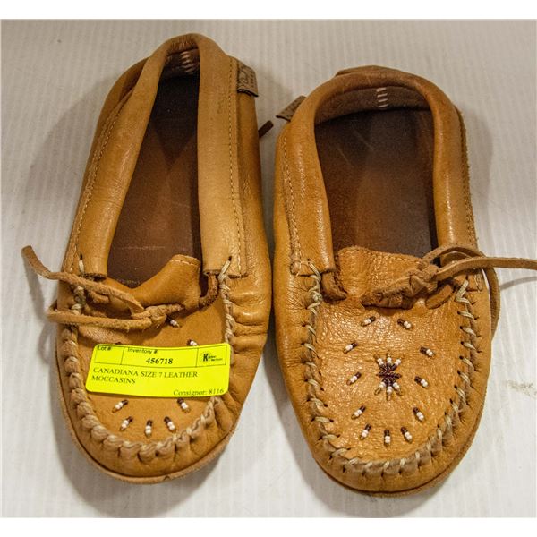 CANADIANA SIZE 7 LEATHER MOCCASINS