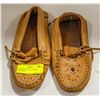 Image 1 : CANADIANA SIZE 7 LEATHER MOCCASINS