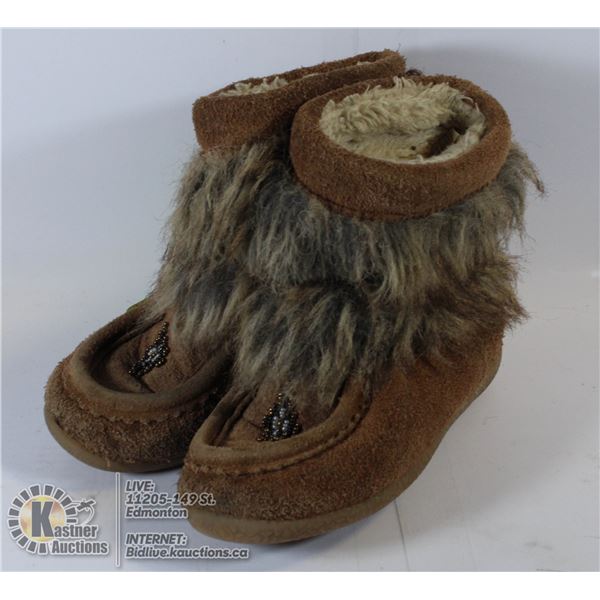 CHILDS SIZE 12 MUKLUKS