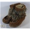 Image 1 : CHILDS SIZE 12 MUKLUKS